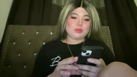 Snapshot of naughtyrosecum chatting on 12/17/25, 02:45 Rose Wilson online show from 12/17/25, 02:45