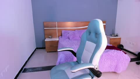 Snapshot of naugthy_brunette_ chatting on 04/23/26, 06:32 naugthy_brunette_ online show from 04/23/26, 06:32