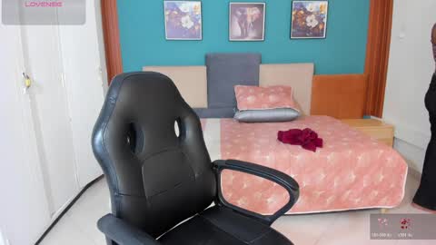 Snapshot of naugthy_brunette_ chatting on 05/28/26, 11:13 naugthy_brunette_ online show from 05/28/26, 11:13