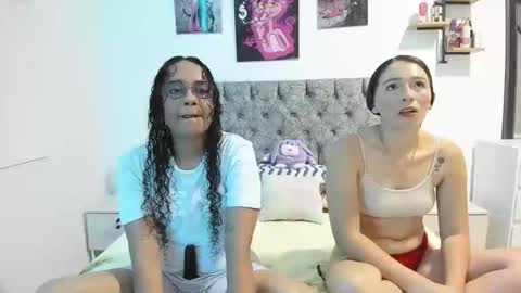 Snapshot of nay_and_aleja chatting on 05/07/26, 11:43 nay_and_aleja online show from 05/07/26, 11:43