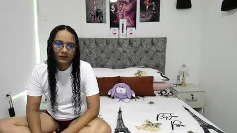 Snapshot of nay_and_aleja chatting on 06/25/26, 02:11 nay_and_aleja online show from 06/25/26, 02:11
