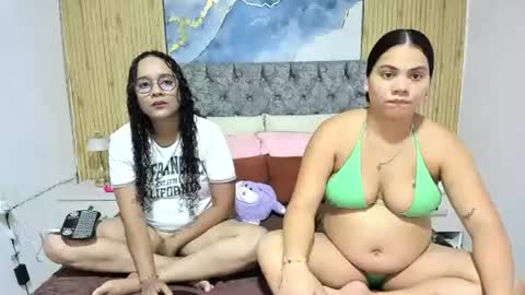 Snapshot of nay_and_aleja chatting on 07/24/26, 02:31 nay_and_aleja online show from 07/24/26, 02:31