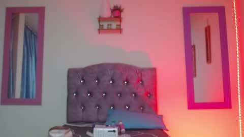 naya_10 online show from 05/11/26, 08:17