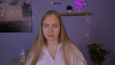 naya_dream online show from 12/18/25, 09:37