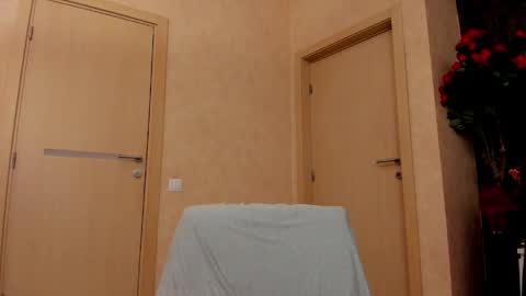 Eliza online show from 04/19/26, 06:07