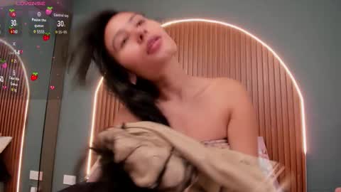 Snapshot of nayecloud chatting on 10/30/25, 04:14 Naye online show from 10/30/25, 04:14