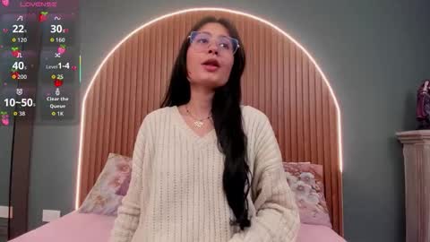 Snapshot of nayecloud chatting on 11/15/25, 04:10 Naye online show from 11/15/25, 04:10