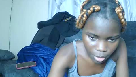 nayela_ online show from 02/28/26, 12:11