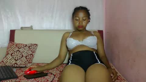 nayrah12 online show from 12/02/25, 09:10