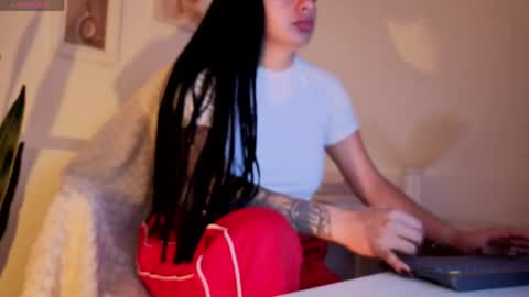 Hellen online show from 04/15/26, 09:49