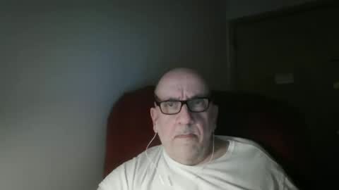 Snapshot of needlesslove chatting on 04/03/26, 01:36 Tom online show from 04/03/26, 01:36