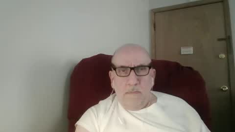 Snapshot of needlesslove chatting on 04/03/26, 10:19 Tom online show from 04/03/26, 10:19