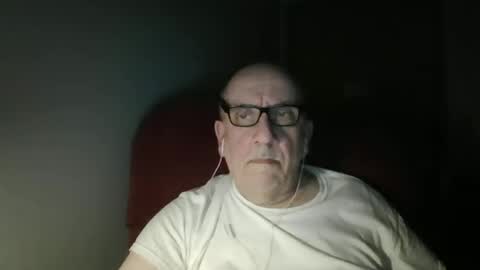 Snapshot of needlesslove chatting on 04/15/26, 01:23 Tom online show from 04/15/26, 01:23