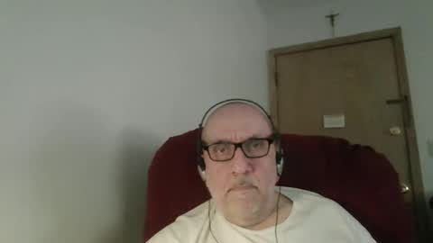 Snapshot of needlesslove chatting on 04/22/26, 11:50 Tom online show from 04/22/26, 11:50