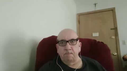 Snapshot of needlesslove chatting on 04/25/26, 10:29 Tom online show from 04/25/26, 10:29