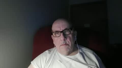 Snapshot of needlesslove chatting on 04/29/26, 02:15 Tom online show from 04/29/26, 02:15