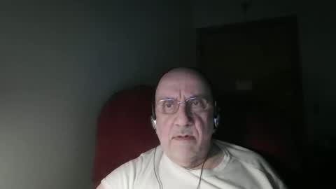 Snapshot of needlesslove chatting on 05/01/26, 12:04 Tom online show from 05/01/26, 12:04