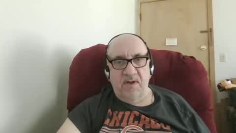 Snapshot of needlesslove chatting on 05/03/26, 09:32 Tom online show from 05/03/26, 09:32