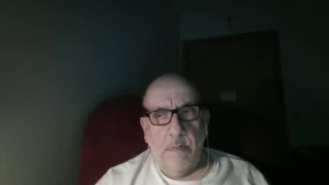 Snapshot of needlesslove chatting on 05/05/26, 01:57 Tom online show from 05/05/26, 01:57