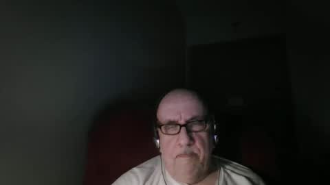 Snapshot of needlesslove chatting on 05/22/26, 01:46 Tom online show from 05/22/26, 01:46