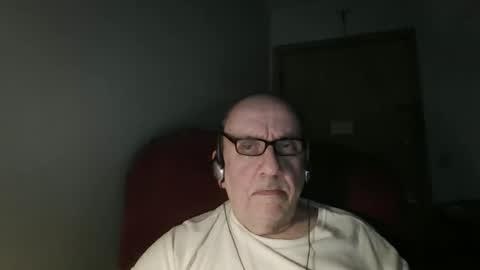 Snapshot of needlesslove chatting on 05/23/26, 01:11 Tom online show from 05/23/26, 01:11