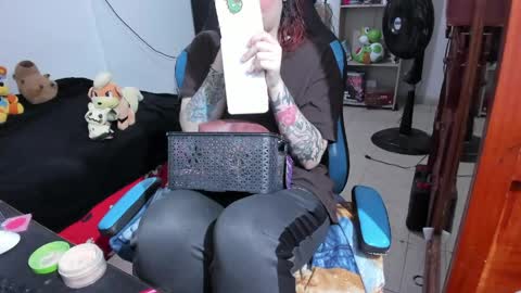 Geek Nicole    im Neeko UwU online show from 04/18/26, 12:42