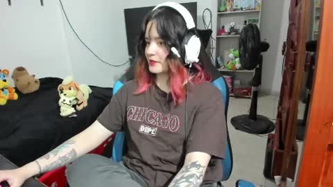 Geek Nicole    im Neeko UwU online show from 04/18/26, 07:07