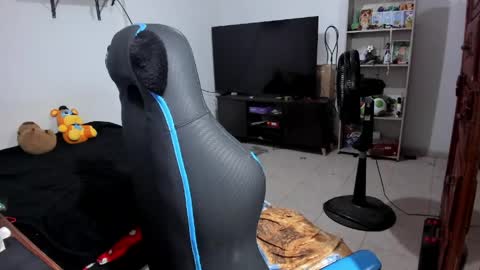 Geek Nicole    im Neeko UwU online show from 05/20/26, 04:02