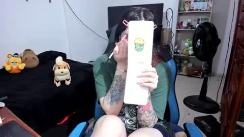Snapshot of neeko_lol_ chatting on 06/17/26, 11:45 Geek Nicole im Neeko UwU online show from 06/17/26, 11:45