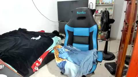Snapshot of neeko_lol_ chatting on 06/21/26, 11:57 Geek Nicole im Neeko UwU online show from 06/21/26, 11:57