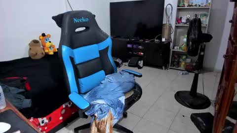 Snapshot of neeko_lol_ chatting on 06/22/26, 11:29 Geek Nicole im Neeko UwU online show from 06/22/26, 11:29