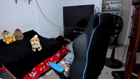 Snapshot of neeko_lol_ chatting on 06/23/26, 10:02 Geek Nicole im Neeko UwU online show from 06/23/26, 10:02