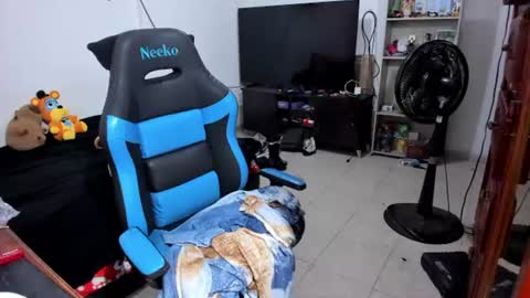 Snapshot of neeko_lol_ chatting on 06/24/26, 11:53 Geek Nicole im Neeko UwU online show from 06/24/26, 11:53