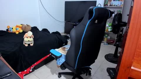 Snapshot of neeko_lol_ chatting on 06/28/26, 11:49 Geek Nicole im Neeko UwU online show from 06/28/26, 11:49