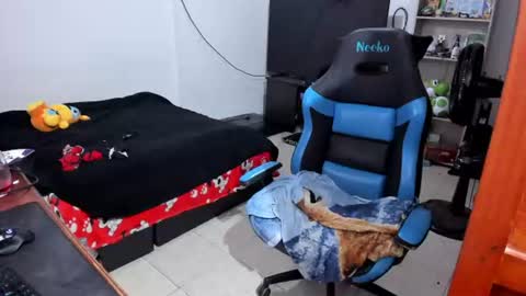 Snapshot of neeko_lol_ chatting on 07/03/26, 11:38 Geek Nicole im Neeko UwU online show from 07/03/26, 11:38