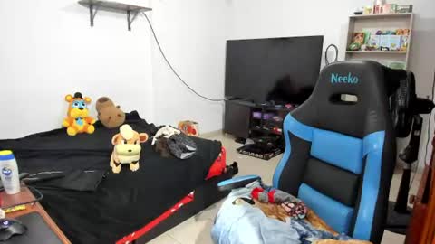 Snapshot of neeko_lol_ chatting on 07/08/26, 11:37 Geek Nicole im Neeko UwU online show from 07/08/26, 11:37
