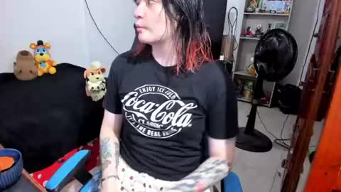 Snapshot of neeko_lol_ chatting on 07/20/26, 01:46 Geek Nicole im Neeko UwU online show from 07/20/26, 01:46