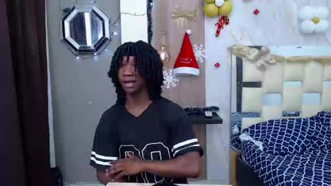 Snapshot of negga_cum chatting on 12/17/25, 01:06 NEGGA online show from 12/17/25, 01:06