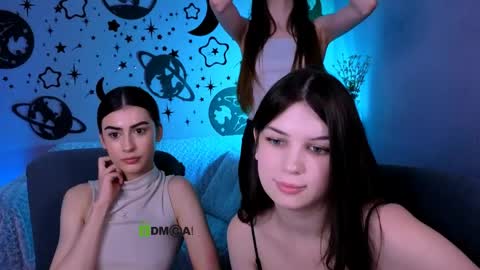 Snapshot of nekky_mouse chatting on 05/27/26, 02:03 Meow online show from 05/27/26, 02:03
