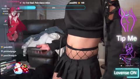 Snapshot of nekosamauwu chatting on 11/14/25, 06:01 NekoSamaUwU online show from 11/14/25, 06:01