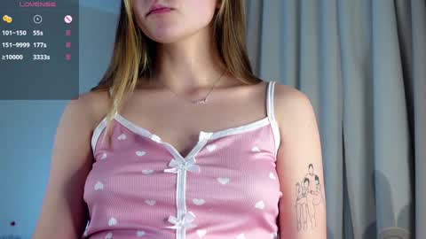 Snapshot of neldaaskins chatting on 01/05/25, 01:03 Lana online show from 01/05/25, 01:03