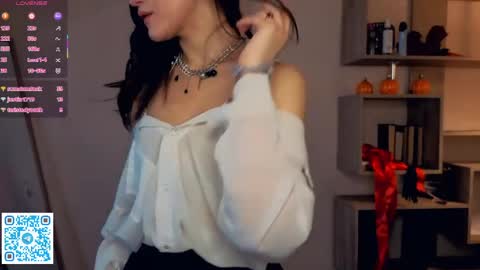 Vicky and Beatrice online show from 04/18/26, 07:58