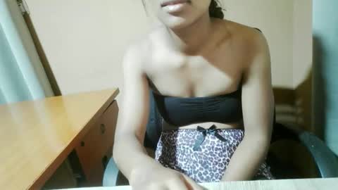 nelia_84 online show from 05/05/26, 05:59