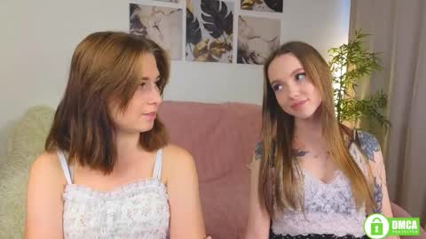 Snapshot of nellie_moans chatting on 10/05/25, 01:53 Nellie online show from 10/05/25, 01:53