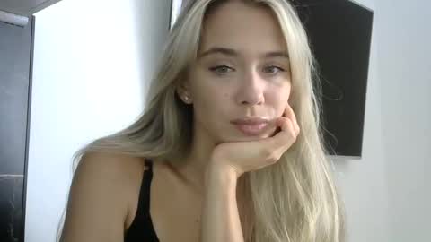 Snapshot of nelly_fortu chatting on 05/07/26, 11:15 nelly_fortu online show from 05/07/26, 11:15