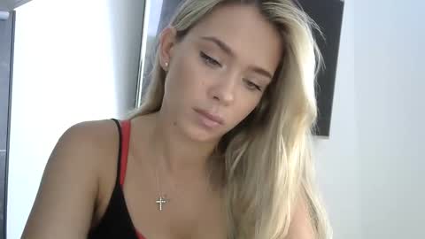 Snapshot of nelly_fortu chatting on 05/22/26, 11:05 nelly_fortu online show from 05/22/26, 11:05