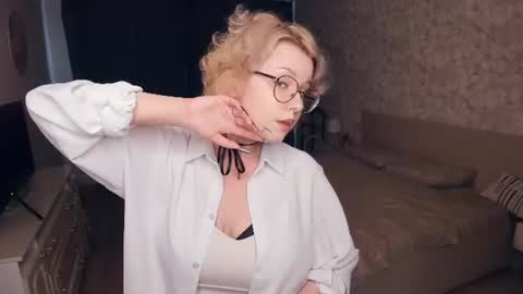 Snapshot of nelly_gloss chatting on 06/11/26, 07:39 nelly_gloss online show from 06/11/26, 07:39