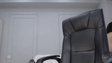 Snapshot of nellybreeze chatting on 12/18/24, 03:47 Nelly online show from 12/18/24, 03:47