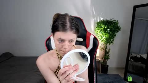 Snapshot of nellysunrise_1 chatting on 10/30/25, 12:12 nellysunrise_1 online show from 10/30/25, 12:12