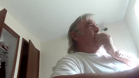 Snapshot of neohiom4f chatting on 05/27/26, 12:57 neohiom4f online show from 05/27/26, 12:57